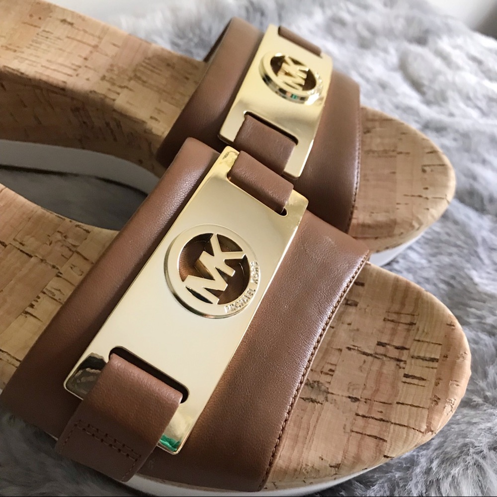 Michael Kors Warren Platform Sandal - Picture 5 of 6